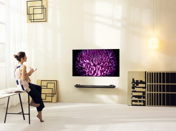 Das neue LG 4K OLED TV-Line Up 2017 bietet Heimkino-Erlebnisse mit Picture on Wall Design, mit Dolby Vision und mit Dolby Atmos für echten Raumklang.