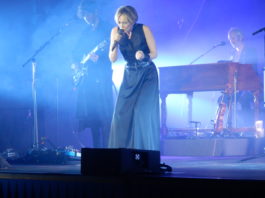 Patricia Kaas: Madame chante le Blues… Die Power-Stimme der französischen Chansons ist nach drei Jahren Absenz von der Bühne mit neuem Album zurück: Und wie! Die Protagonistin taucht auf.
