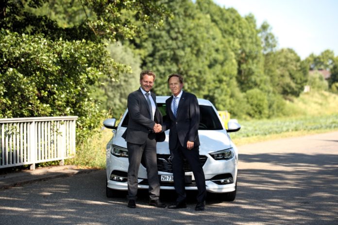 Opel_Hasselberg_Bleile Opel mit dem neuen und dem scheidenden PR-Manager