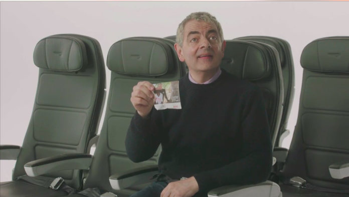Komiker Mr. Bean im Flugzeug