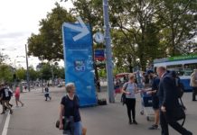 „5 vor 12“ im Umgang mit Ressourcen EWZ führte am Zürcher Bellevue eine Plakataktion durch.