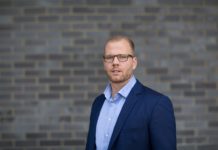 Wechsel in der Unternehmenskommunikation bei Canon Lucien Desombes ist bei Canon Schweiz neu für die externe Kommunikation zuständig.