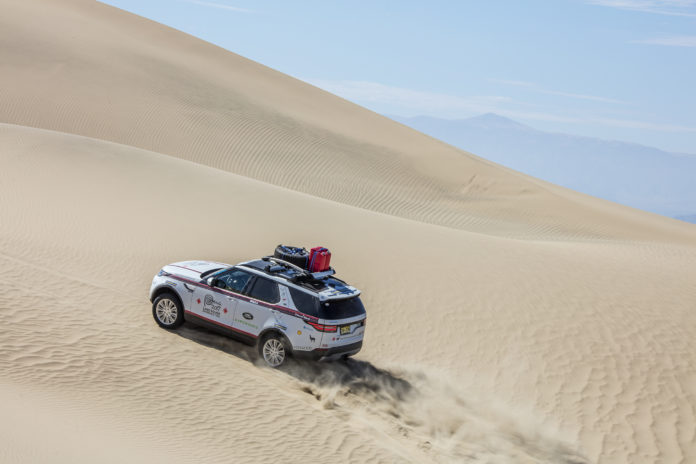 Jeep in der Sahara