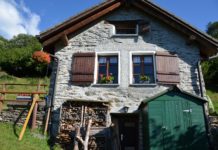 Auf Rustico-Streifzug im Bleniotal Aussenansicht eines Rustici