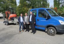 cablex übernimmt Leitungsbauer Meier 3 Personen vor einem Lieferwagen.