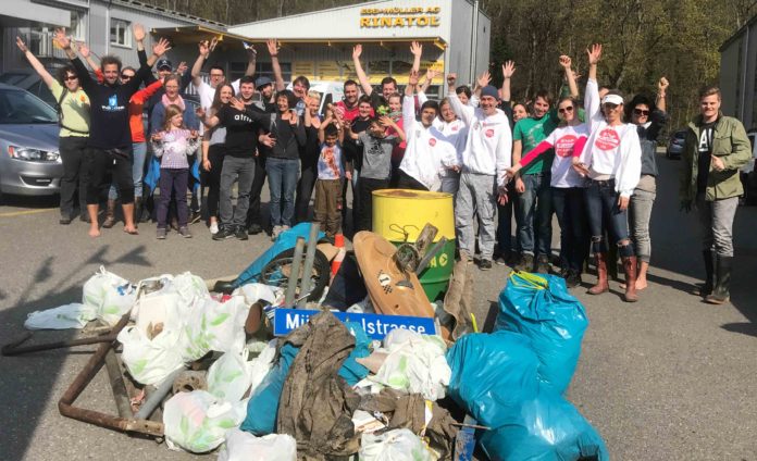 Freiwillige Helfer haben Plastik eingesammelt.