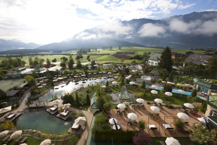 alpenresort-schwarz-ausblicke-ueber-anlage Alpenresort SCHWARZ.AT