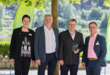 estos bestätigt Alltron erneut als Competence Center von links: Hille Vogel, Bereichsleiterin Märkte und Kunden bei estos, Thomas Röderer, Product Manager Systemkommunikation bei Alltron, Patrick Hegi, System Engineer PBX bei Alltron, Robert Weiß, Sales Director DACH bei estos (Bildherkunft: estos GmbH)