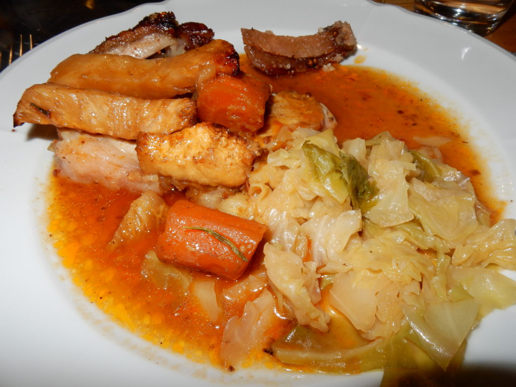 Schweinebraten mit Beilagen