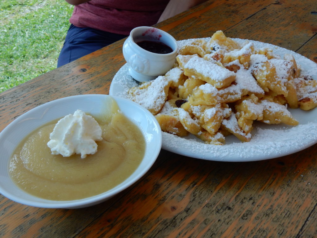 Kaiserschmarrn mit Apfelmus