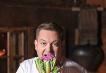 Vegetarisches Festival «Veggie Week» im Verbena Der Küchenverantwortliche des Waldhotel Health & Medical Excellence beisst in ein Gemüsestrauss