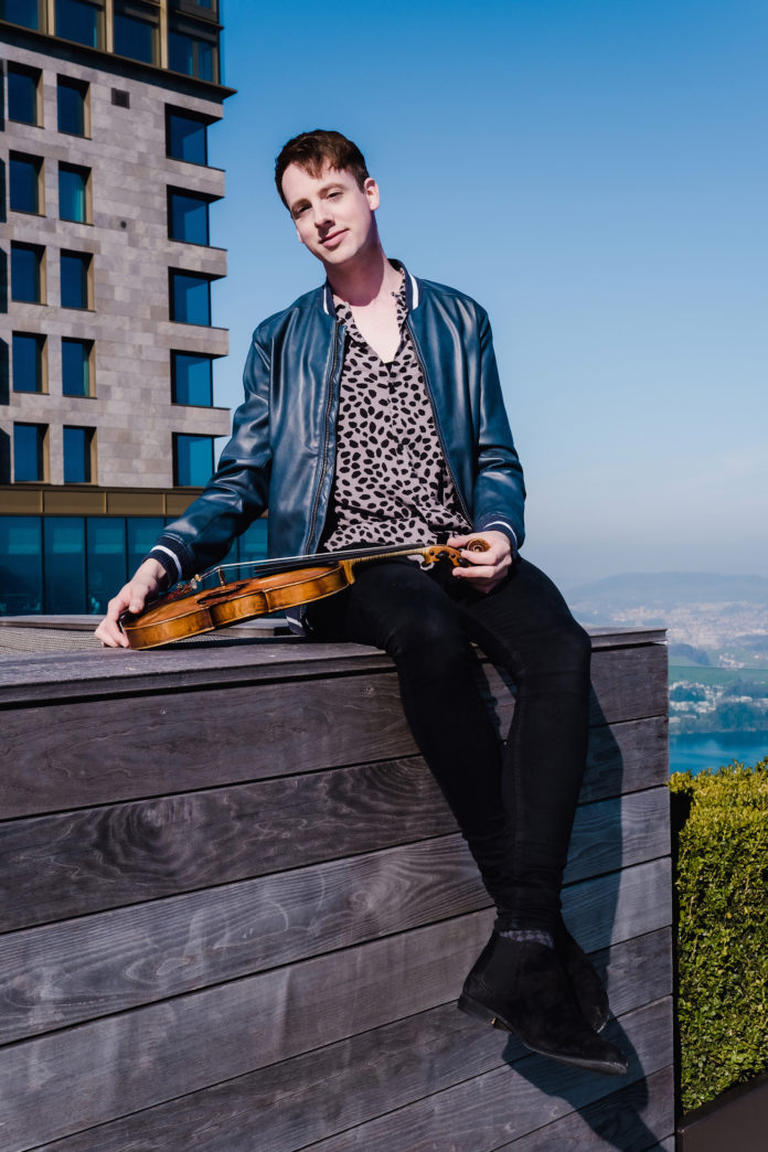 Bürgenstock_Jesper Gasseling_©Tomasz Trzebiatowski Jesper Gasseling auf einer Treppe