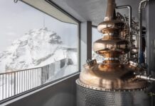Whisky-Destillerie in den Bündner Bergen eröffnet