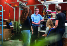 Competec sucht Lehrlinge Lehrlinge mit einem Lehrmeister am Arbeitsplatz.