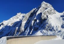 Hochalpine Solar-Grossanlage läuft im Winter auf Hochtouren
