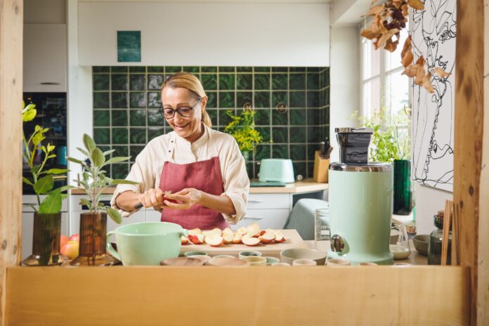 Grandits_Novissa Tanja Grandits beim Kochen (Quelle: Novis).