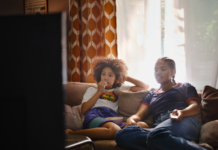 Die Jungen kaufen vermehrt online Quelle: Swisscom