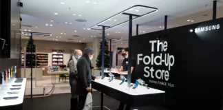 Im «The Fold-Up Store» im Jelmoli in Zürich können Besucherinnen und Besucher die neuesten faltbaren Smartphones von Samsung erleben und ausprobieren. (Quelle:Samsung).
