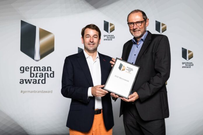 Von links nach rechts: Daniel Meyer, CEO von EGO Movement, und Andreas Bös, Head of Germany von EGO Movement, die stellvertretend für die ganze Firma die Auszeichnung entgegennahmen. Quelle: EGO Movement