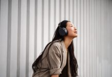 Sennheiser präsentiert den neuen MOMENTUM 4 Wireless Quelle: Sennheiser.