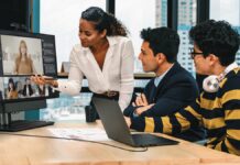 Lenovo stellte auf ISE 2023 ThinkSmart View Plus vor Quelle: Lenovo.