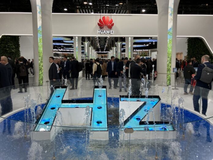 Auf dem Huawei-Stand war neben Enduser-Produkten und Enterprise-Lösungen Vieles über neue Technologie-Standards zu erfahren. Quelle: insidenews.