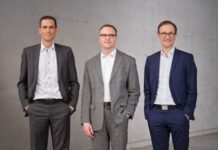 Leuze-Geschäftsführung erweitert Mitglieder der Geschäftsleitung bei Leuze. Von links: Xavier Hamers, CEO und Vorsitzender der Geschäftsleitung, Dr. Henning Grönzin, CTO und technischer Geschäftsführer, Helge Held, CFO und kaufmännischer Geschäftsführer der Leuze electronic-Gruppe. Quelle: Leuze.