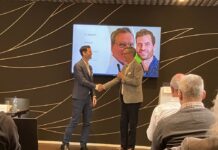 MMTS: Stabsübergabe vor dem Jubiläum Bruno Schöllkopf (rechts) gratuliert Christoph Widler zur Ernnenung als MMTS-Präsident. Quelle: Insidenews.