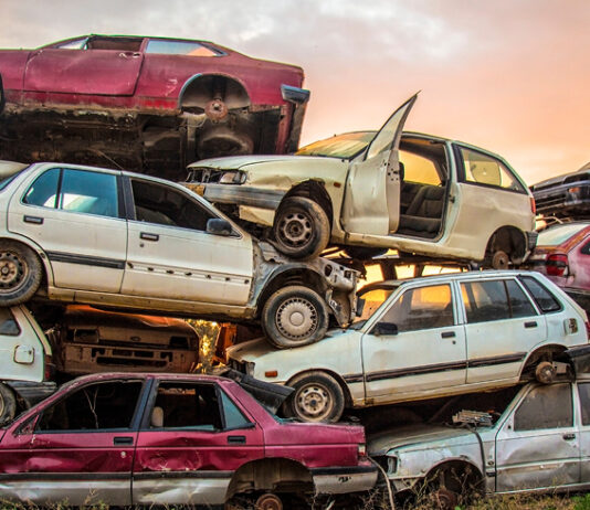 Kreislaufwirtschaft im Automobilsektor muss gefördert werden Dank neuer, von der EU vorgeschlagenen Massnahmen könnten wertvolle Materialien in Altfahrzeugen in grossem Umfang wiederverwendet und recycelt werden. «Vorbild» waren Schweizer Bestimmungen. Foto: AdobeStock