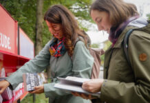 ex libris: Aus Plakatstellen echte Bücherregale gestaltet!