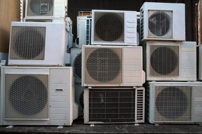 Alte Klimageräte gehören ins Recycling. Oft enthalten sie umweltschädliche Kühlmittel. Quelle: SENS eRecycling