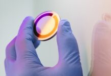 Solarzellen nach Mass Gedruckte Solarzellen von «Perovskia Solar»: Die massgefertigten Solarzellen des Spin-offs lassen sich in fast alle elektronische Geräte und Sensoren integrieren. Bild: Perovskia Solar