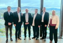 Sonepar übernimmt EHS Switzerland Niklas Nathmann, Leiter Strategische Projekte, Sonepar Suisse AG; David von Ow, Geschäftsführer, Sonepar Suisse AG; Ronald Grolimund, Geschäftsführer und ehemaliger Eigentümer EHS Switzerland AG, EHS Switzerland AG; Philipp Walden, ehemaliger Eigentümer EHS Switzerland AG, EHS Switzerland AG; Marco Saggionetto, Leiter Verkauf & Marketing, Sonepar Suisse AG; Franziska Iglesias, Leiterin Finanz- und Rechnungswesen, Sonepar Suisse AG. v.l.