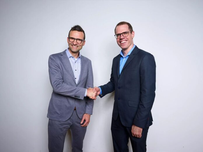 cyberlink_cloudscale1kl Thomas Knüsel (li.), CEO der Cyberlink AG, und Manuel Schweizer, CEO der cloudscale.ch AG.