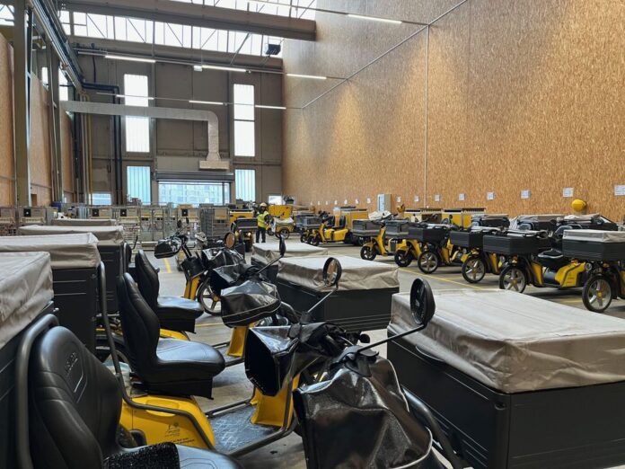 Mit Zustell-Fahrzeugen der Post wird das bidirektionale Laden getestet. (Quelle: Post)