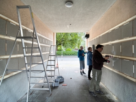Die neuen Schallabsorber werden in einer Einfahrt in Zürich getestet. Bild: Empa