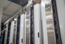 Upgrade auf allen Ebenen Fotoquelle Legrand & NorthC: ColdLogik Active Rear Door Cooler (RDHX) von USystems (Marke von Legrand) im NorthC Datacenter in Münchenstein/BL