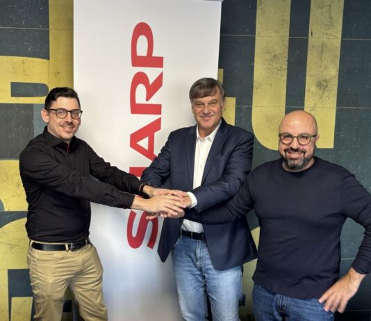 Stilus partnert mit Sharp