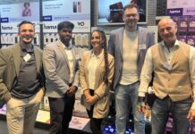 Hama: Wie Glücksgefühle an Messen aufkommen HAMA-Schweiz-Chef Rocco Rossetti (ganz rechts) mit seinem Team. Quelle: insidenews.