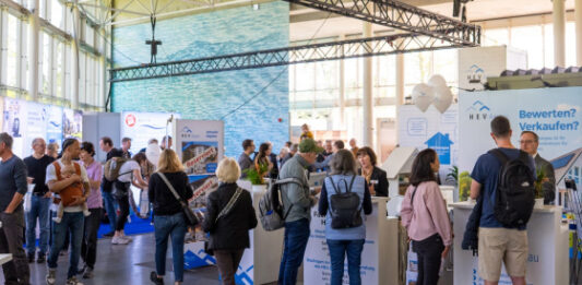 Grosses Interesse fokussierter Messe Foto ZT Fachmessen: Bauen+Wohnen 2026 in Tätig Wettigen