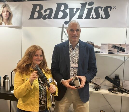 Mehr Visibilität und Sympathie für die Branche Marianne Schaad, Key Account Managerin mit Commercial Director Matthias Hofmann. Quelle: insidenews.