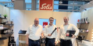 Wichtigste Schweizer Plattform Solis-CEO Thomas Nauer (Mitte) mit seinem Team. Quelle: insidenews
