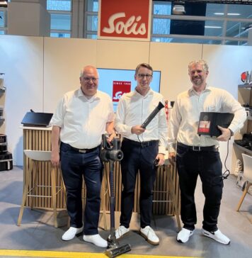 Wichtigste Schweizer Plattform Solis-CEO Thomas Nauer (Mitte) mit seinem Team. Quelle: insidenews