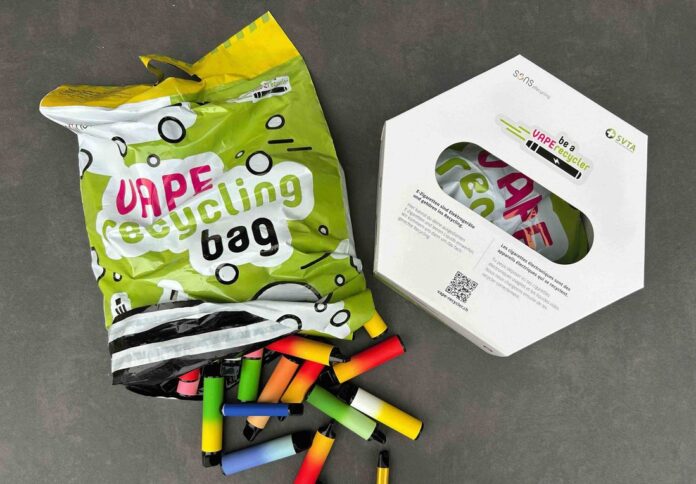Korrekte Entsorgung von Vapes: Zuhause per Vape Recycling Bag oder unterwegs in Sammelboxen. Quelle: zVg.