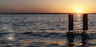 Wie Roboter zur Nachhaltigkeit beitragen Das SailMAV-System kann fliegen und anschliessend auf der Wasseroberfläche segeln. Dank der Nutzung von Windenergie lassen sich aquatische Ökosysteme besonders energieeffizient überwachen. Bild: Empa