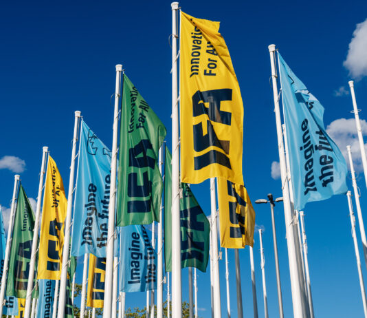 IFA Berlin und ihre Speaker auf der Bühne
